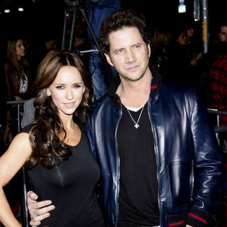 Jennifer Love Hewitt, Jamie Kennedy in "The Twilight Saga's New Moon" Los Angeles Premiere- Arrivals