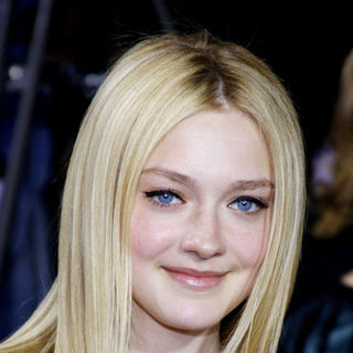 Dakota Fanning in "The Twilight Saga's New Moon" Los Angeles Premiere- Arrivals