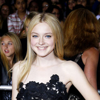 Dakota Fanning in "The Twilight Saga's New Moon" Los Angeles Premiere- Arrivals