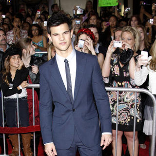 "The Twilight Saga's New Moon" Los Angeles Premiere- Arrivals