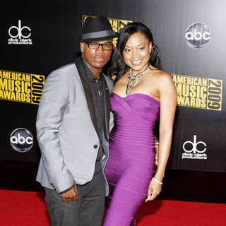 Ne-Yo; in 2009 American Music Awards - Arrivals