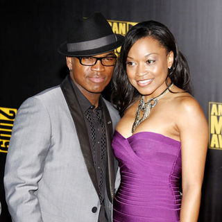 Ne-Yo; in 2009 American Music Awards - Arrivals