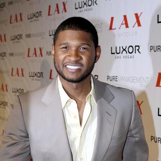 Usher Hosts an Evening at LAX Nightclub in Las Vegas - November 3, 2007