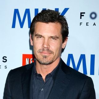 Josh Brolin in "Milk" Hollywood Premiere - Arrivals