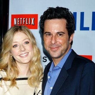 Jonathan Silverman;Jennifer Finnegan; in "Milk" Hollywood Premiere - Arrivals