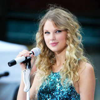 Taylor Swift; in Taylor Swift in Concert on NBC's "Today Show" - May 29, 2009