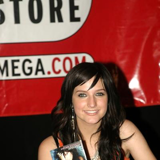 Ashlee Simpson in CD Release Signing For Autobiography