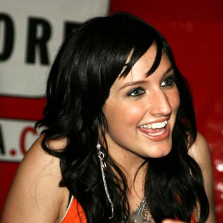 Ashlee Simpson; in CD Release Signing For Autobiography