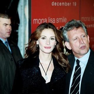 Julia Roberts; in Mona Lisa Smiles Movie Premiere