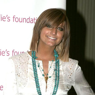 Ashlee Simpson; in The Event To Prevent A Benefit for the Candie's Foundation For the Prevention of Teenage Pregnancy