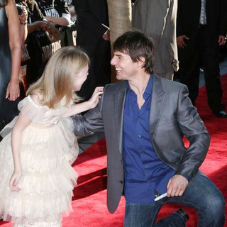 Tom Cruise;Dakota Fanning; in The War of the Worlds New York Premiere - Arrivals