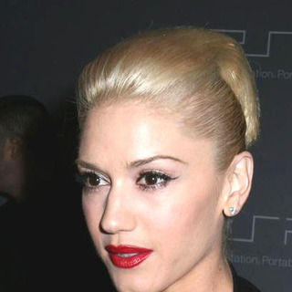 Gwen Stefani; in Olympus Fashion Week Spring 2006 - PSP Designer Accessories - Show and Arrivals