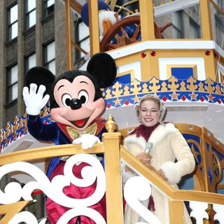 LeAnn Rimes; in 2005 Macy's Thanksgiving Day Parade