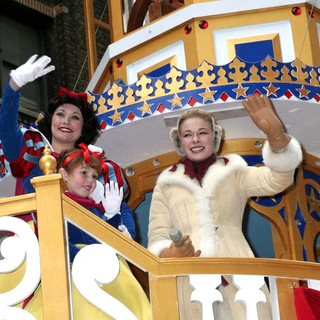 LeAnn Rimes; in 2005 Macy's Thanksgiving Day Parade