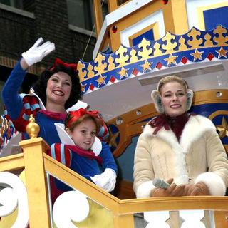LeAnn Rimes; in 2005 Macy's Thanksgiving Day Parade