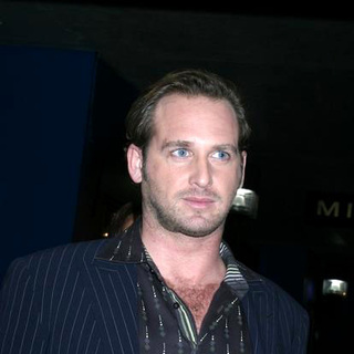 Josh Lucas in MTV TRL Show Exits - 1-11-2006