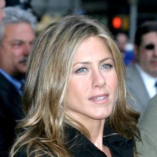 Jennifer Aniston; in Jennifer Aniston Appears on Late Show With David Letterman - 5-24-2006