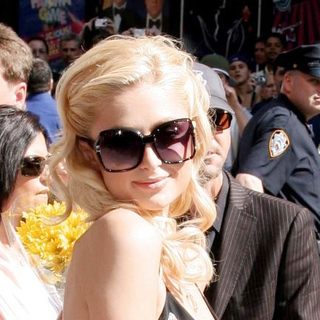 Paris Hilton; in Paris Hilton Departs from The Late Show with David Letterman - 06-12-2006