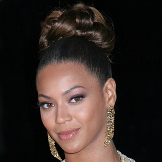 Beyonce Knowles in AmfAR New York City Gala Honoring John Demsey, Whoopi Goldberg and Bill Roedy - Arrivals
