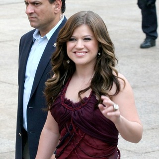 Kelly Clarkson; in Kelly Clarkson Performs Live on ABC's Good Morning America Concert Series