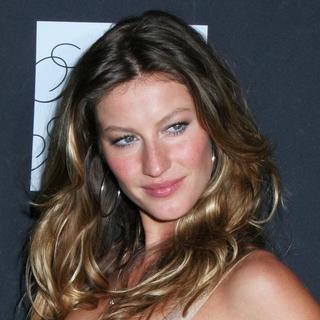 Gisele Bundchen in Dolce and Gabbana Launches The One Fragrance at SAKS Fifth Avenue
