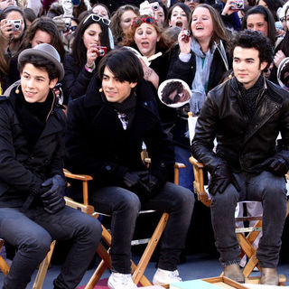 Jonas Brothers; in The CBS Early Show - February 14, 2009 - Show
