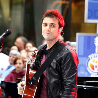 Kris Allen; in 2009 American Idol Winner and Runnerup in Concert on NBC's "Today Show" - May 28, 2009