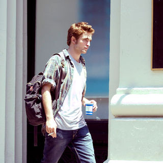 Robert Pattinson in "Remember Me" Movie Filming on Location in New York on June 15, 2009