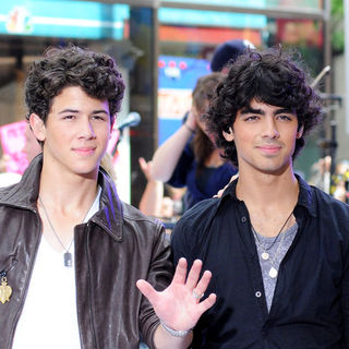 Jonas Brothers in Concert on NBC's "Today Show" - June 19, 2009