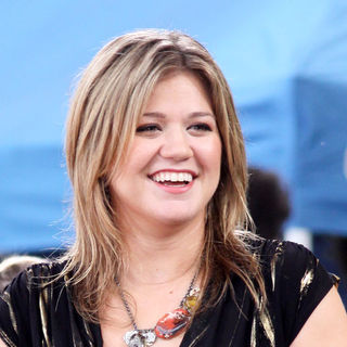 Kelly Clarkson in Concert on Good Morning America Summer Concert Series - July 31, 2009