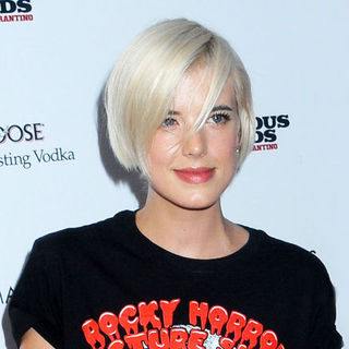 Agyness Deyn; in "Inglourious Basterds" New York Premiere - Arrivals