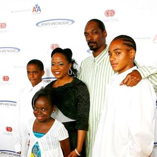 Snoop Dogg, Shante Broadus in 23rd Annual Cedars-Sinai Sports Spectacular Awards Dinner - Arrivals