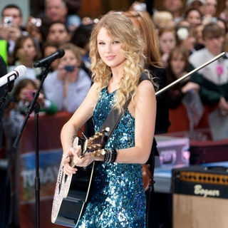 Taylor Swift; in Taylor Swift in Concert on NBC's "Today Show" - May 29, 2009