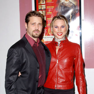 Jason Priestley;Naomi Lowde; in "Die, Mommie, Die!" Los Angeles Premiere - Arrivals
