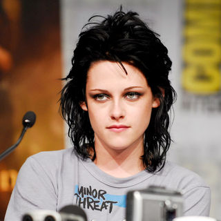 Kristen Stewart; in Press Conference for Summit Entertainment's "New Moon"