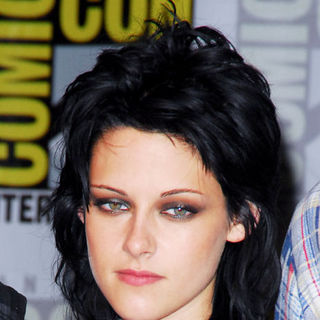 Kristen Stewart; in Press Conference for Summit Entertainment's "New Moon"