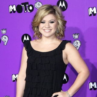 Kelly Clarkson; in Motorola celebrates 9 years in Hollywood