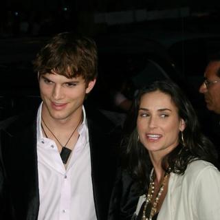 Demi Moore, Ashton Kutcher in Guess Who Los Angeles Premiere - Arrivals