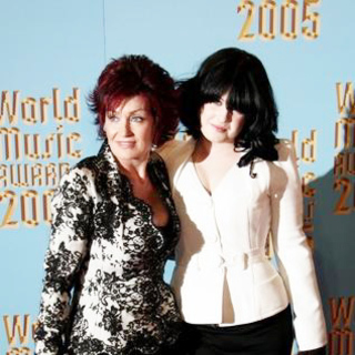 Kelly Osbourne, Sharon Osbourne in 2005 World Music Awards - Arrivals