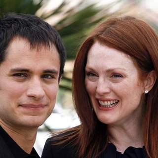 Gael Garcia Bernal, Julianne Moore in 2008 Cannes Film Festival - "Blindness" Photocall