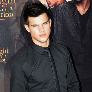 Taylor Lautner; in "The Twilight Saga: New Moon" - Paris Photocall
