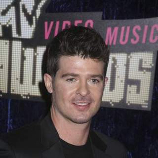 Robin Thicke; in 2007 MTV Video Music Awards - Red Carpet