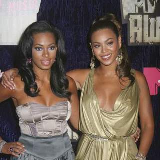 Solange Knowles;Beyonce Knowles; in 2007 MTV Video Music Awards - Red Carpet