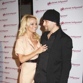 Pamela Anderson;Rick Salomon; in Planet Hollywood Resort and Casino Grand Opening - Day 2