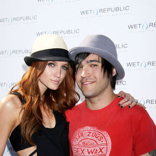 Ashlee Simpson, Pete Wentz in Ashlee Simpson-Wentz 25th Birthday Bash Poolside at Wet Republic in Las Vegas on October 3, 2009