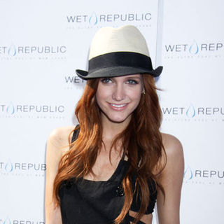 Ashlee Simpson in Ashlee Simpson-Wentz 25th Birthday Bash Poolside at Wet Republic in Las Vegas on October 3, 2009