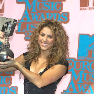 Shakira in 2005 MTV European Music Awards Lisbon - Press Room