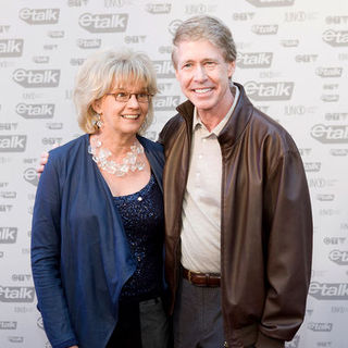 Stephen Stohn;Linda Schuyler; in The 2009 Juno Awards Red Carpet Arrivals