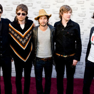 Sam Roberts; in The 2009 Juno Awards Red Carpet Arrivals