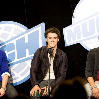 Jonas Brothers in 2009 MuchMusic Video Awards - Press Room